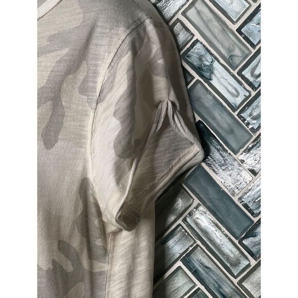 WE THE FREE CAMO CAMOUFLAGE BEIGE GRAY WHITE SHORT SLEEVE THIN SOFT T-SHIRT LG - Picture 4 of 11